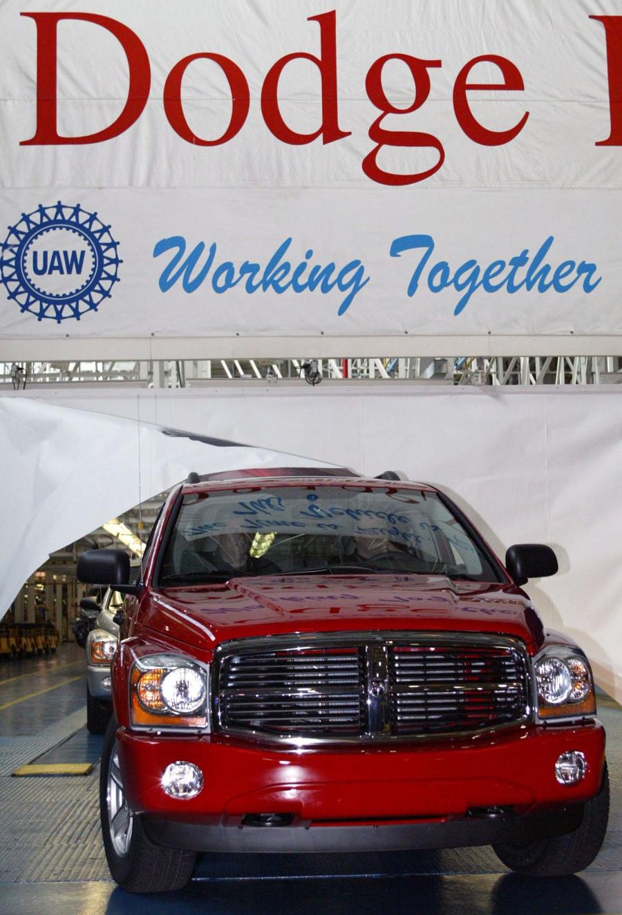  Dodge Durango 2004 года  (фото 15 из 30)